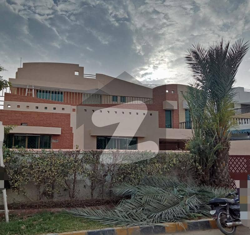 فالکن کمپلیکس - ائیر فورس آفیسرز ہاؤسنگ سکیم (اے ایف او ایچ ایس) فیصل کنٹونمنٹ کینٹ کراچی میں 4 کمروں کا 14 مرلہ مکان 16 کروڑ میں برائے فروخت۔