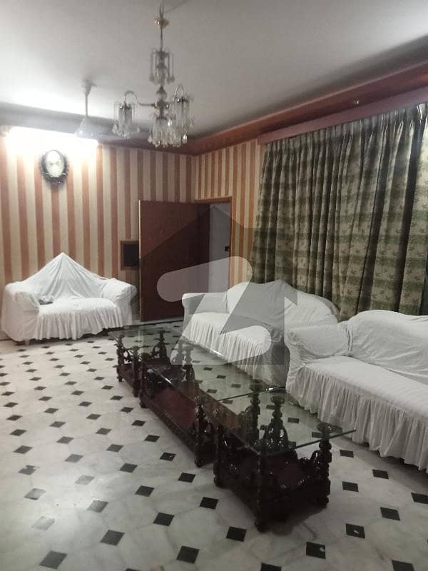 اچھرہ لاہور میں 6 کمروں کا 15 مرلہ مکان 5 کروڑ میں برائے فروخت۔