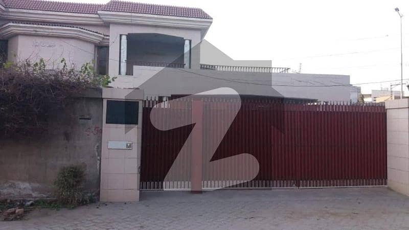 House In Doctors Housing Society Sized 12600 Square Feet Is Available