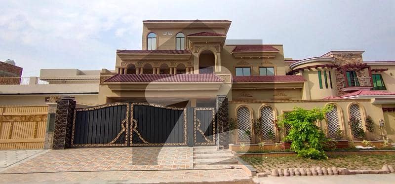 نشیمنِ اقبال لاہور میں 7 کمروں کا 1 کنال مکان 5.75 کروڑ میں برائے فروخت۔