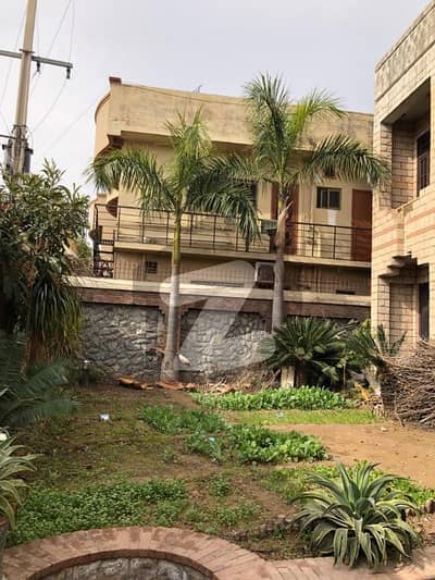 جنجوعہ ٹاؤن راولپنڈی میں 5 کمروں کا 1 کنال مکان 4 کروڑ میں برائے فروخت۔