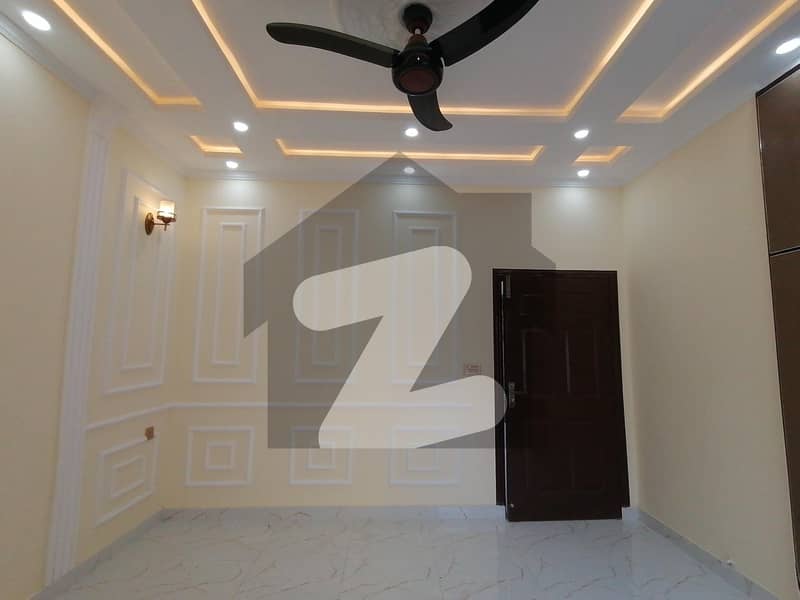 کینال ویو ہاؤسنگ سکیم گوجرانوالہ میں 4 کمروں کا 5 مرلہ مکان 55 ہزار میں کرایہ پر دستیاب ہے۔