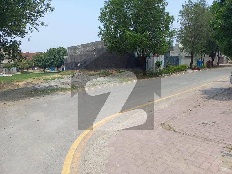 2 Marla Double Storey Commercial Plaza For Sale