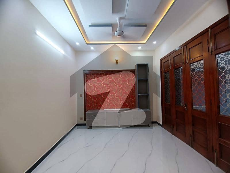 جی ۔ 13/2 جی ۔ 13 اسلام آباد میں 6 کمروں کا 11 مرلہ مکان 5.75 کروڑ میں برائے فروخت۔