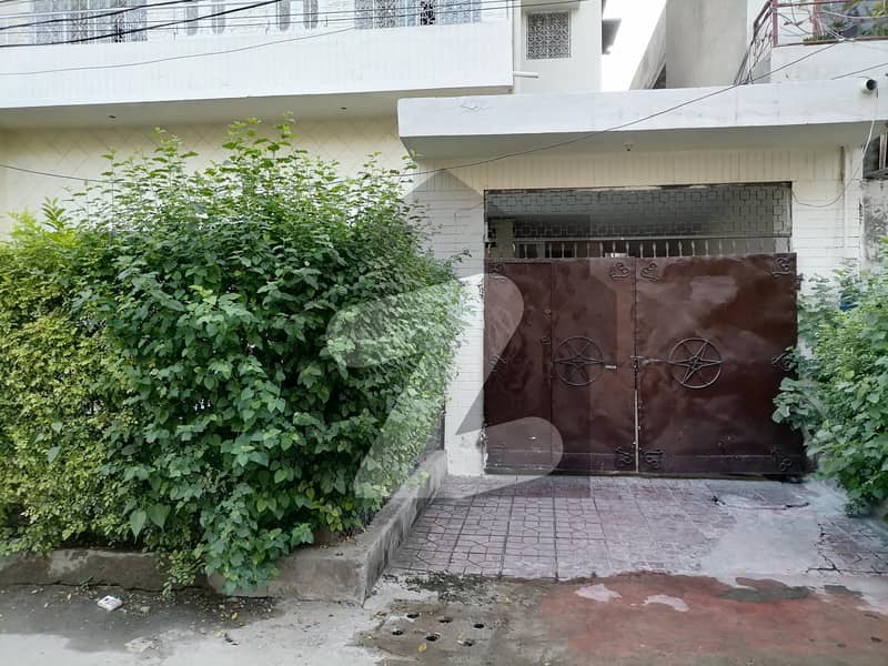 In Allama Iqbal Town - Neelam Block 10 Marla House For sale