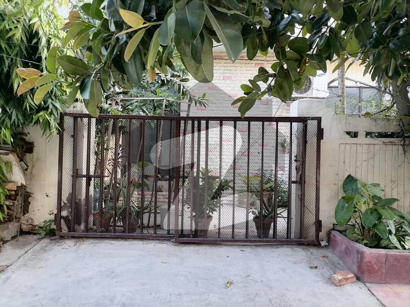 10 Marla House In Only Rs. 26,000,000