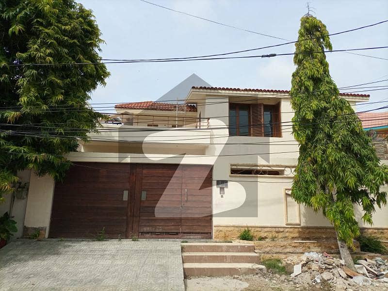 Well Maintained 500 Yards Bungalow Having 4 Bedrooms Is Available For Rent In Phase 6