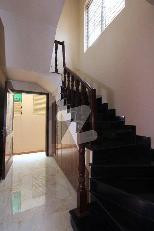 1 Kanal Very Decorated & Stylish Upper Portion With Separate Entrance And Single Main Gate For Rent In Dha Phase 6