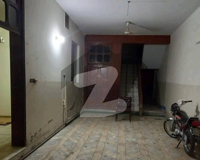 10 Marla House In Allama Iqbal Town Of Lahore Is Available For rent