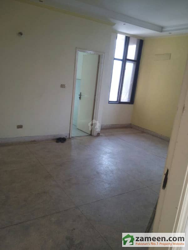 2200 Square Feet As Huge Apartment for Sale On First Floor  On Main Boulevard Rd Barkat Market Garden Town