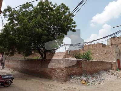 Residential Plot Is Available In 5 no# choungi new Sadiq town street no# 4