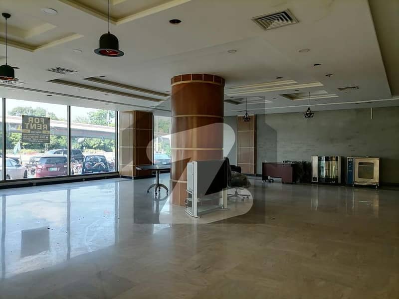 Unoccupied Building Of 1.5 Kanal Is Available For rent In Gulberg