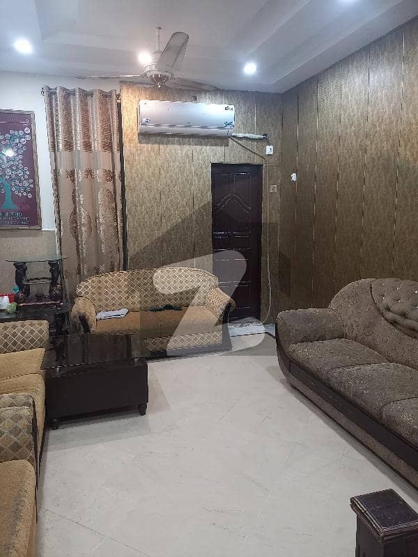 سوساں روڈ فیصل آباد میں 5 کمروں کا 7 مرلہ مکان 2 کروڑ میں برائے فروخت۔