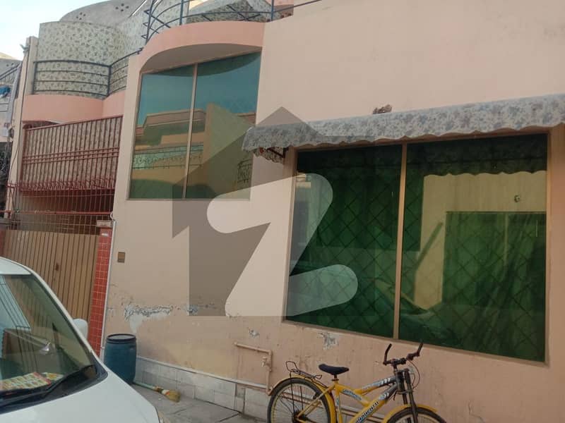 Ready To Buy A House In Saeed Colony - New Garden Block Faisalabad