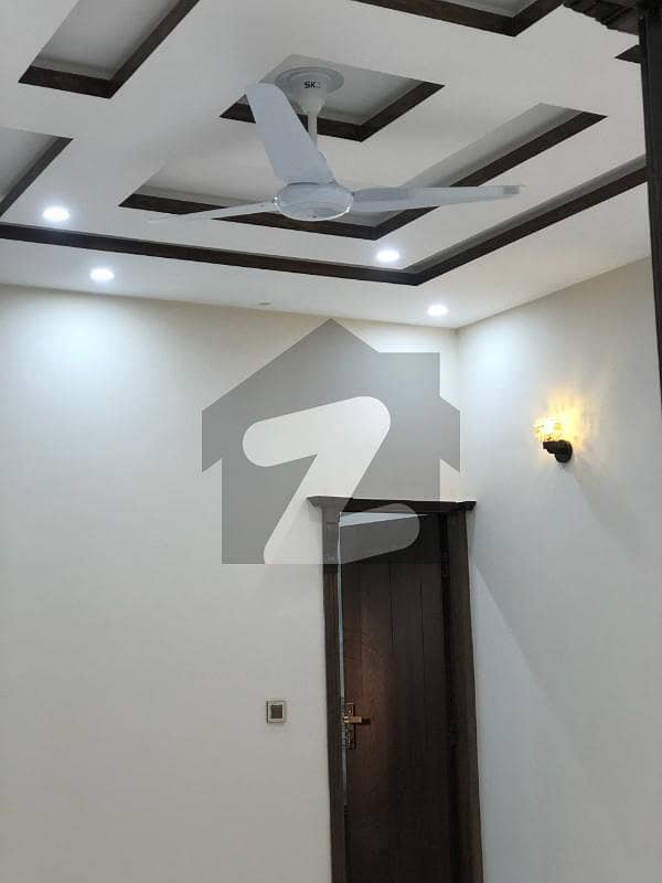 بینکرز ہاؤسنگ سوسائٹی - بلاک سی بینکرز کوآپریٹو ہاؤسنگ سوسائٹی لاہور میں 4 کمروں کا 10 مرلہ مکان 3.6 کروڑ میں برائے فروخت۔