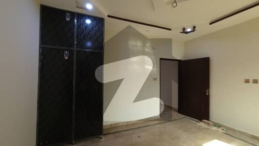 6 Marla Upper Portion In Naz Town For Rent