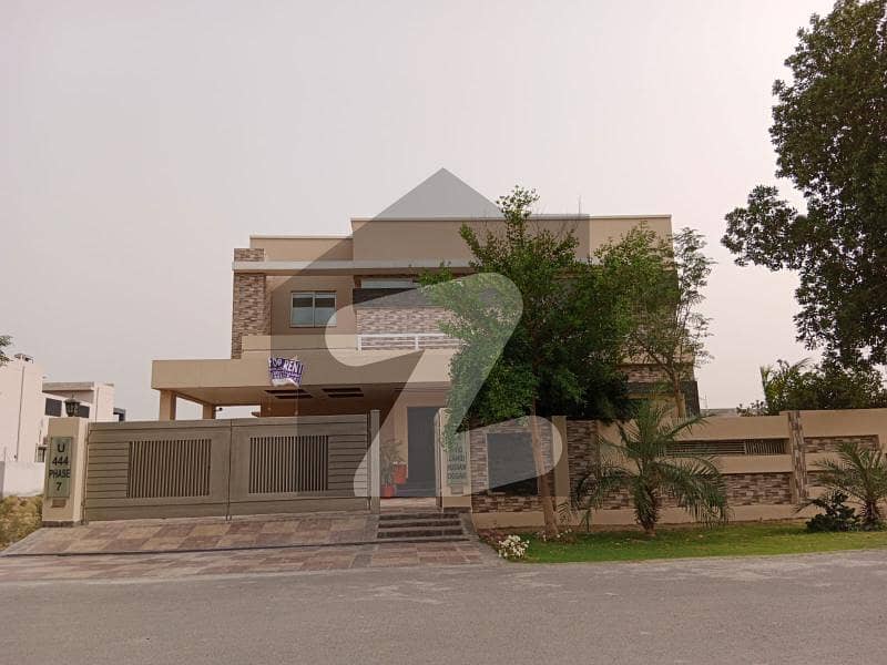 PRIME LOCATION ONE KANAL BEAUTIFUL HOUSE FOR RENT IN DHA LAHORE