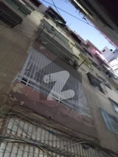شکارپور کالونی جمشید ٹاؤن کراچی میں 2 کمروں کا 2 مرلہ فلیٹ 78 لاکھ میں برائے فروخت۔