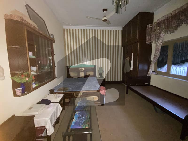 کے ڈی اے کوہاٹ کوہاٹ میں 8 کمروں کا 11 مرلہ مکان 2 کروڑ میں برائے فروخت۔