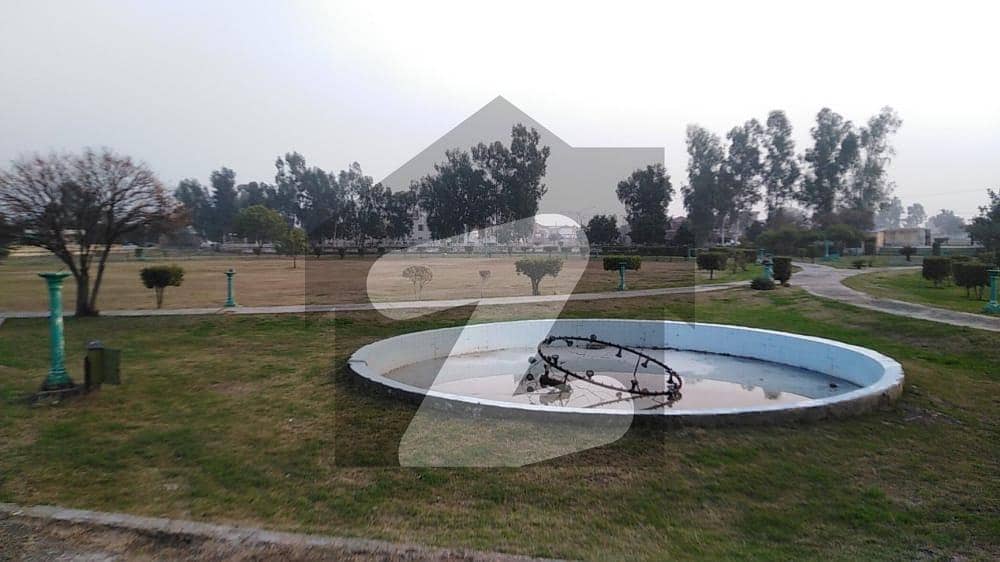 چنار باغ ۔ کشمیر بلاک چنار باغ لاہور میں 5 مرلہ رہائشی پلاٹ 37 لاکھ میں برائے فروخت۔