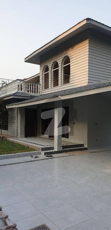 ایف ۔ 7 اسلام آباد میں 4 کمروں کا 2 کنال مکان 12 لاکھ میں کرایہ پر دستیاب ہے۔