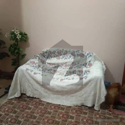 پی آئی بی کالونی کراچی میں 2 کمروں کا 4 مرلہ بالائی پورشن 65 لاکھ میں برائے فروخت۔