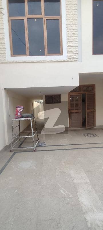 علامہ اقبال ٹاؤن لاہور میں 5 کمروں کا 11 مرلہ مکان 1.4 لاکھ میں کرایہ پر دستیاب ہے۔