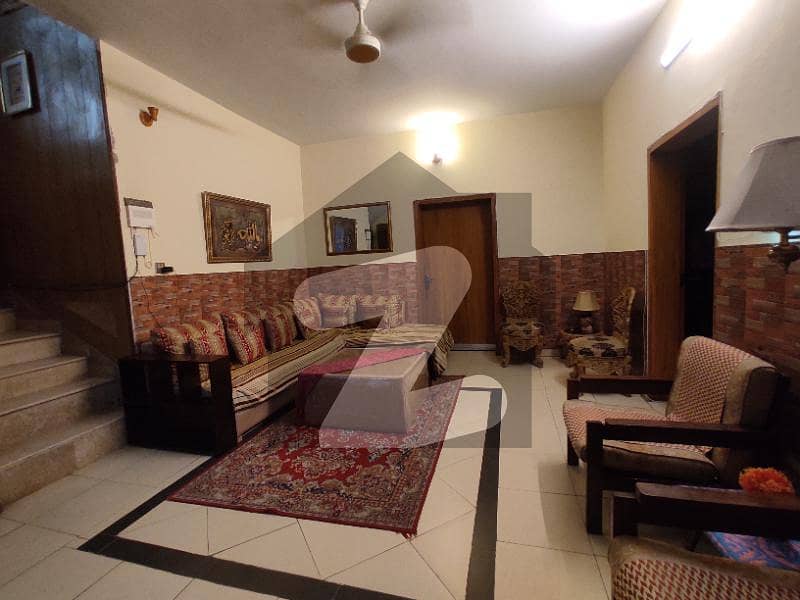 اسلم شہید روڈ راولپنڈی میں 4 کمروں کا 10 مرلہ مکان 2.95 کروڑ میں برائے فروخت۔