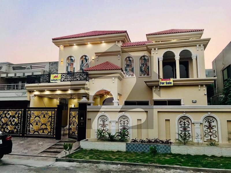 ویلینشیاء ہاؤسنگ سوسائٹی لاہور میں 5 کمروں کا 1 کنال مکان 7.6 کروڑ میں برائے فروخت۔