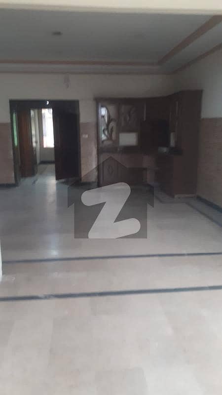 سبزہ زار سکیم ۔ بلاک کے سبزہ زار سکیم لاہور میں 3 کمروں کا 10 مرلہ بالائی پورشن 42 ہزار میں کرایہ پر دستیاب ہے۔