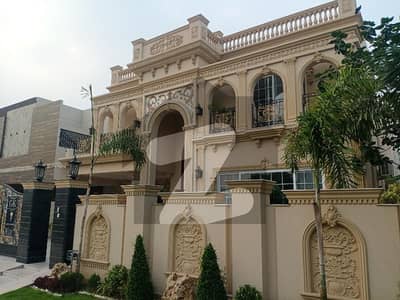 ڈی ایچ اے فیز 7 - بلاک کیو فیز 7 ڈیفنس (ڈی ایچ اے) لاہور میں 5 کمروں کا 1 کنال مکان 5 لاکھ میں کرایہ پر دستیاب ہے۔