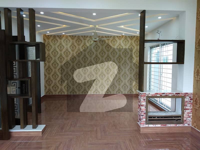 پیراگون سٹی ۔ وُوڈز بلاک پیراگون سٹی لاہور میں 5 کمروں کا 1 کنال مکان 5 کروڑ میں برائے فروخت۔