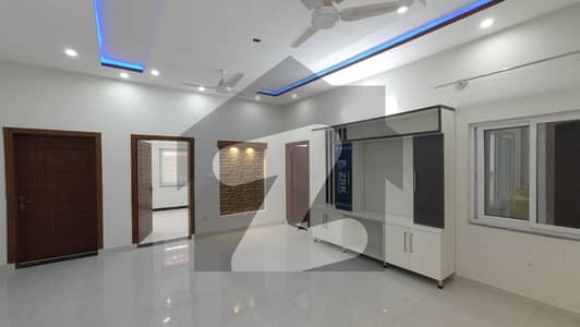 گرین ایونیو اسلام آباد میں 7 کمروں کا 13 مرلہ مکان 4.5 کروڑ میں برائے فروخت۔
