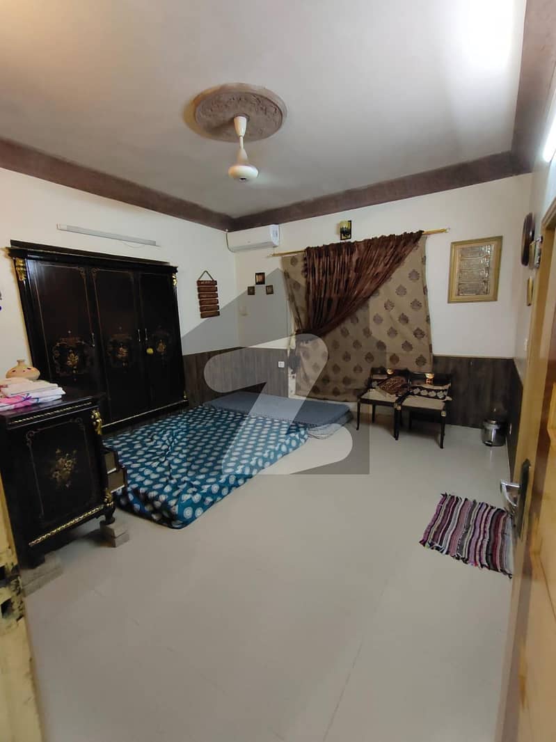 ڈی ایچ اے فیز 8 ڈی ایچ اے کراچی میں 4 کمروں کا 12 مرلہ مکان 8 کروڑ میں برائے فروخت۔