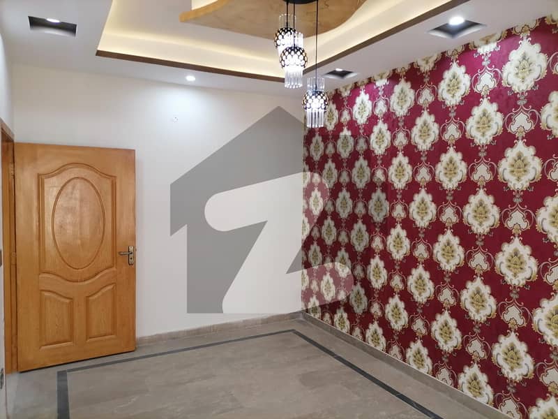 گلشنِِِ راوی ۔ بلاک اے گلشنِ راوی لاہور میں 5 کمروں کا 10 مرلہ مکان 2.9 کروڑ میں برائے فروخت۔
