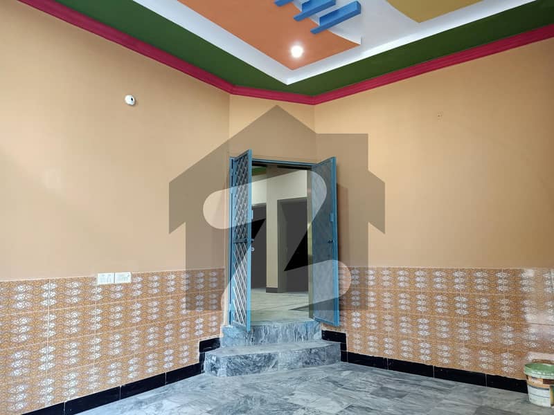 جلال پور جٹاں روڈ گجرات میں 5 کمروں کا 6 مرلہ مکان 1.35 کروڑ میں برائے فروخت۔