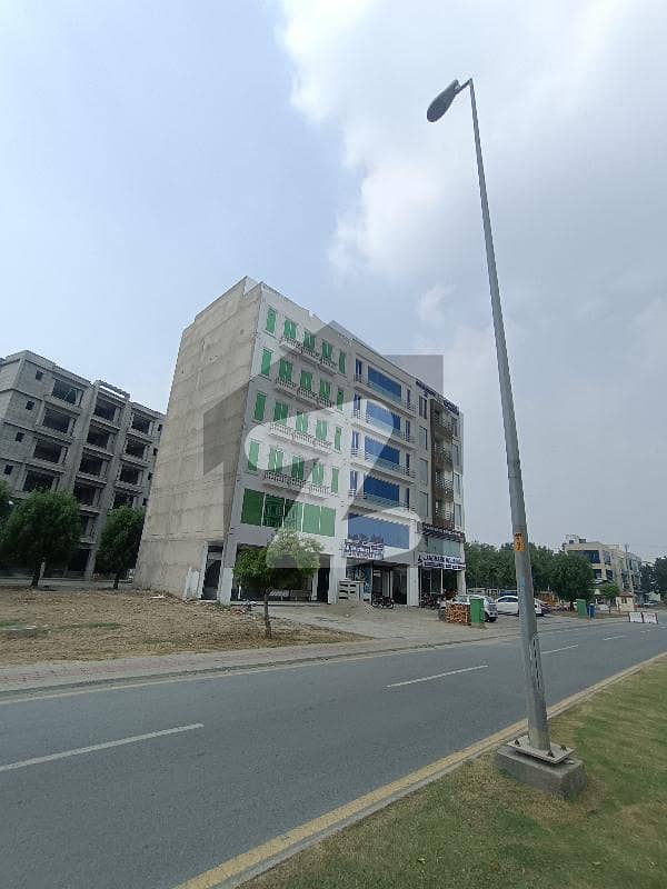 بحریہ ٹاؤن سیکٹر سی بحریہ ٹاؤن لاہور میں 5 مرلہ عمارت 11 کروڑ میں برائے فروخت۔
