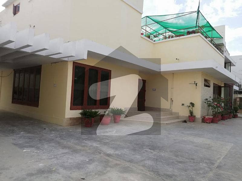 Proper 2 unit 5 bedroom very well maintained owner built old bungalow in the most peaceful location of DHA phase 4 is available for sale