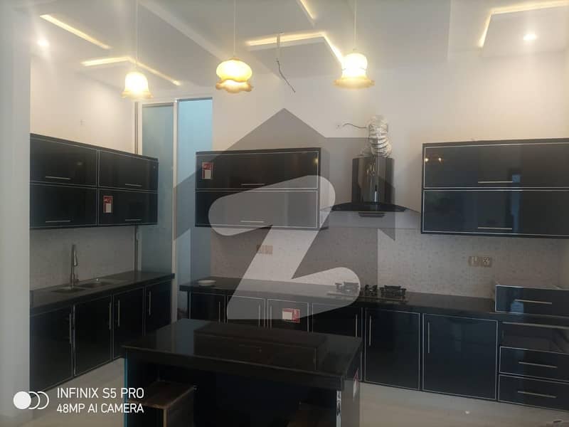 ماڈل سٹی ون کینال روڈ فیصل آباد میں 3 کمروں کا 5 مرلہ مکان 1.6 کروڑ میں برائے فروخت۔