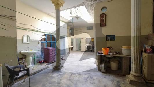 کچا جیل روڈ لاہور میں 6 کمروں کا 9 مرلہ مکان 1.6 کروڑ میں برائے فروخت۔