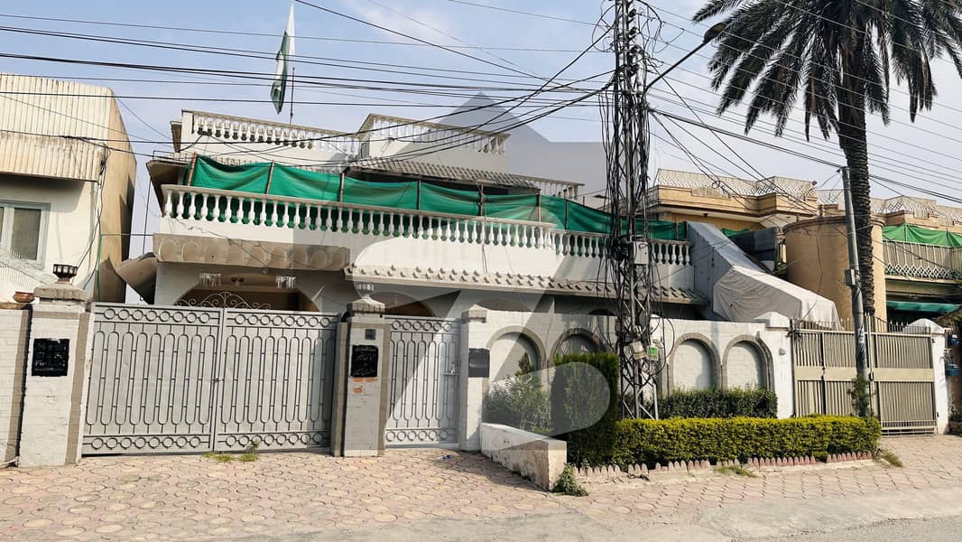 1 Kanal House For Sale In Phase 1 Sector D1