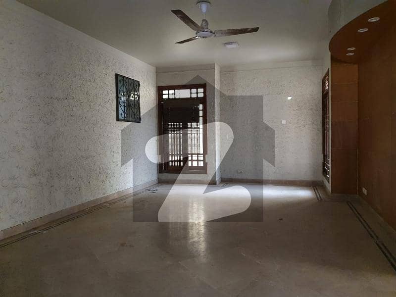 کلفٹن ۔ بلاک 2 کلفٹن کراچی میں 6 کمروں کا 1.2 کنال مکان 14.5 کروڑ میں برائے فروخت۔