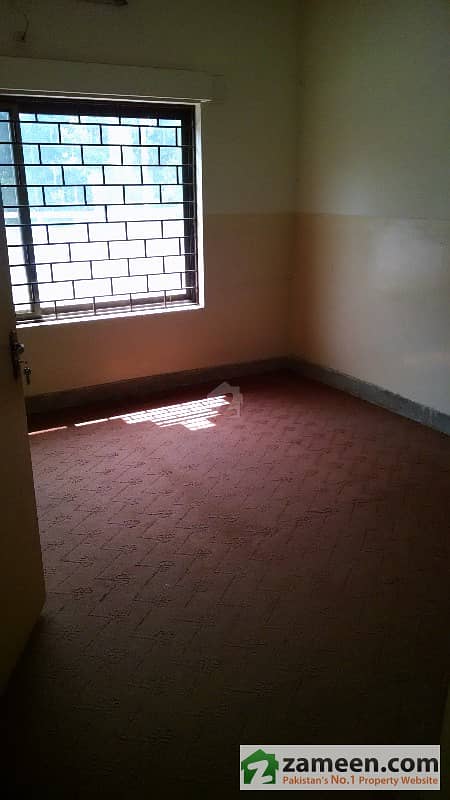 1 Bed 1 Bathroom Mamty Room For Rent