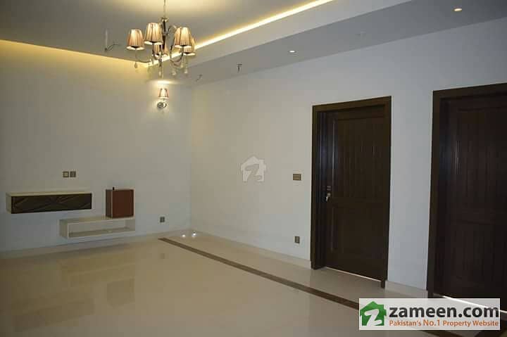 G-9 40x80 Triple Storey 5 Bed Room 5 Bath Room 2 D/D 2 T. v Lounge 2 Kitchen