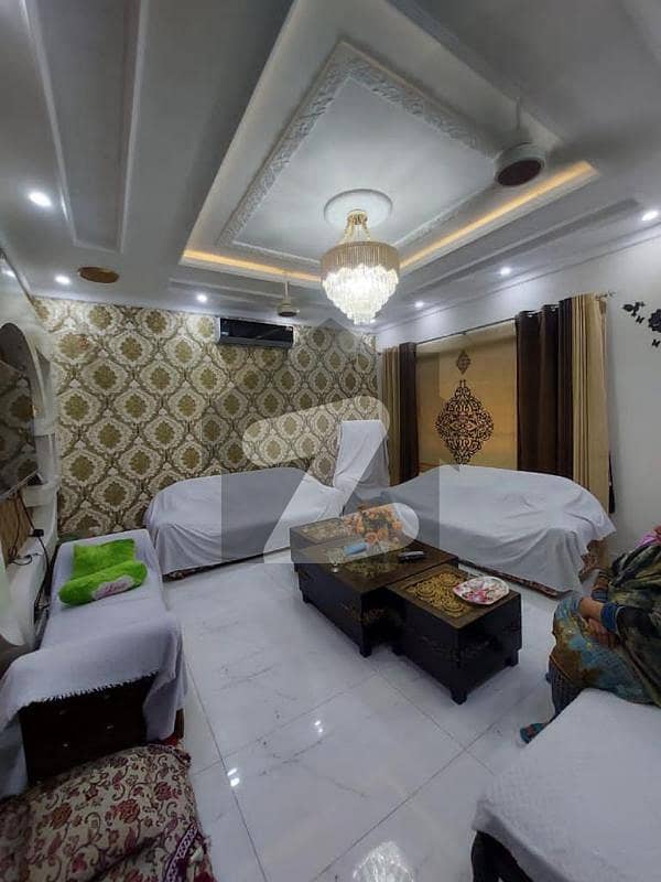 بحریہ ٹاؤن سیکٹر B بحریہ ٹاؤن لاہور میں 3 کمروں کا 5 مرلہ مکان 2.1 کروڑ میں برائے فروخت۔