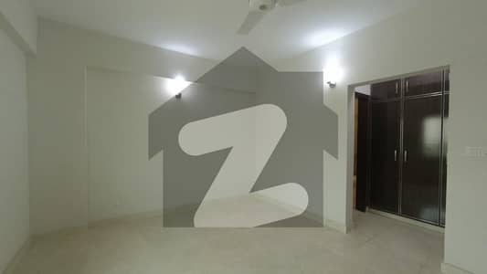 2 Kanal Commercial House 12 Rooms Huge Parking Hot Location