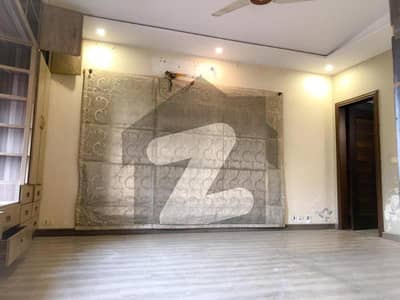 سوئی گیس ایمپلائزکوآپریٹو ہاؤسنگ سوسائٹی لاہور میں 5 کمروں کا 18 مرلہ مکان 5.45 کروڑ میں برائے فروخت۔