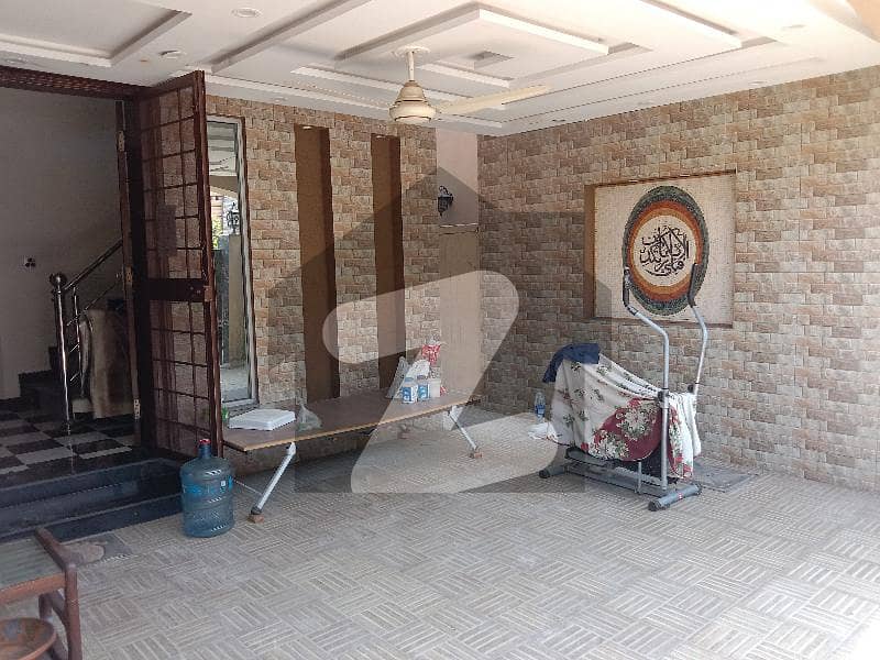 A 10 Marla House In Lahore Is On The Market For rent