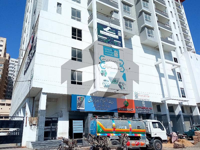 رائل ڈیفینس ٹاور کراچی میں 3 کمروں کا 7 مرلہ فلیٹ 2.25 کروڑ میں برائے فروخت۔