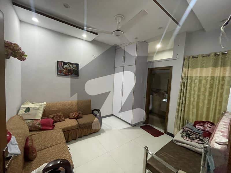 جوہر ٹاؤن لاہور میں 5 کمروں کا 5 مرلہ مکان 80 ہزار میں کرایہ پر دستیاب ہے۔
